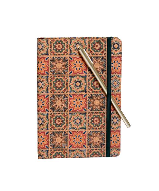 Notebook və qızılı qələm