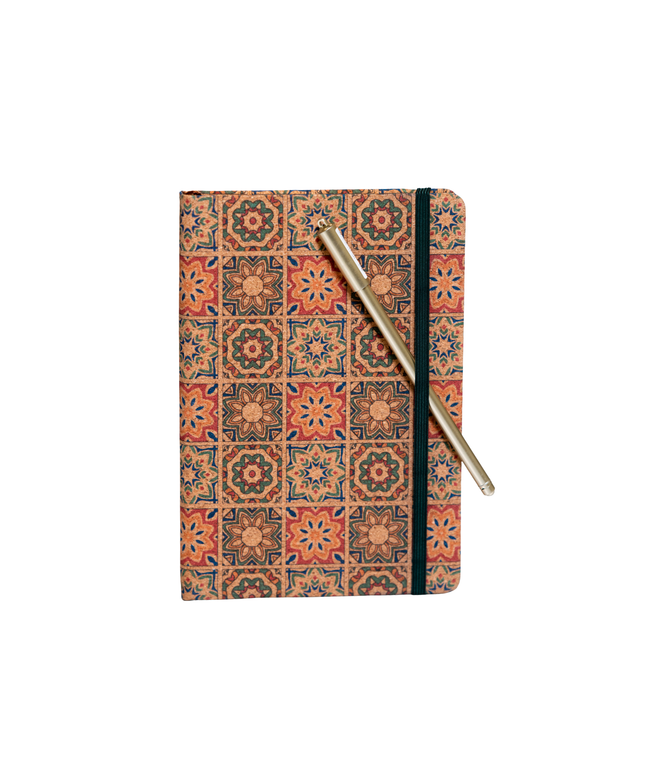 Notebook və qızılı qələm